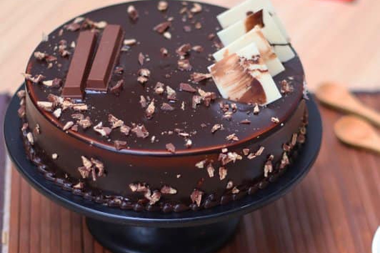 Choco Crunch KitKat Cake