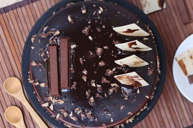 Choco Crunch KitKat Cake