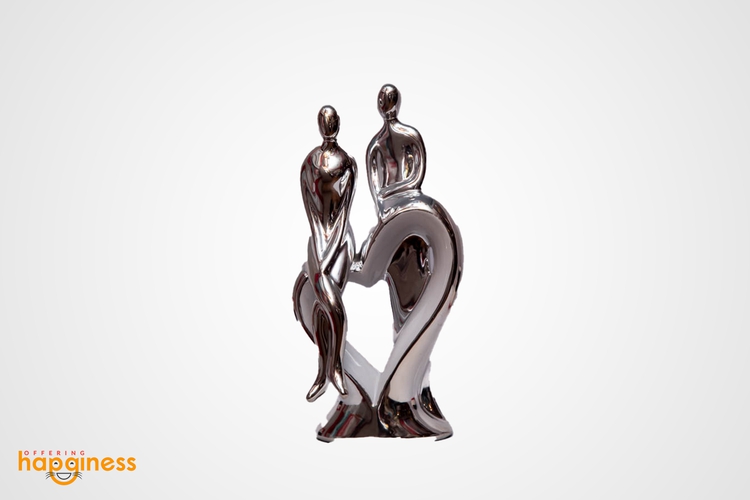 Love Couple Statue