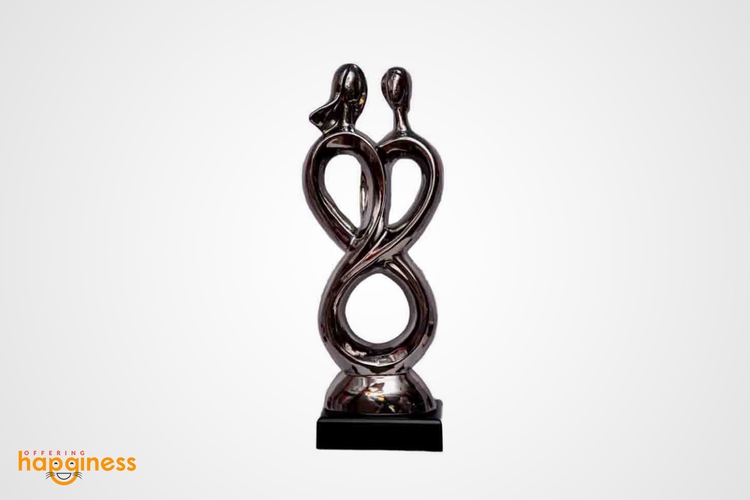 Big Couple Statue